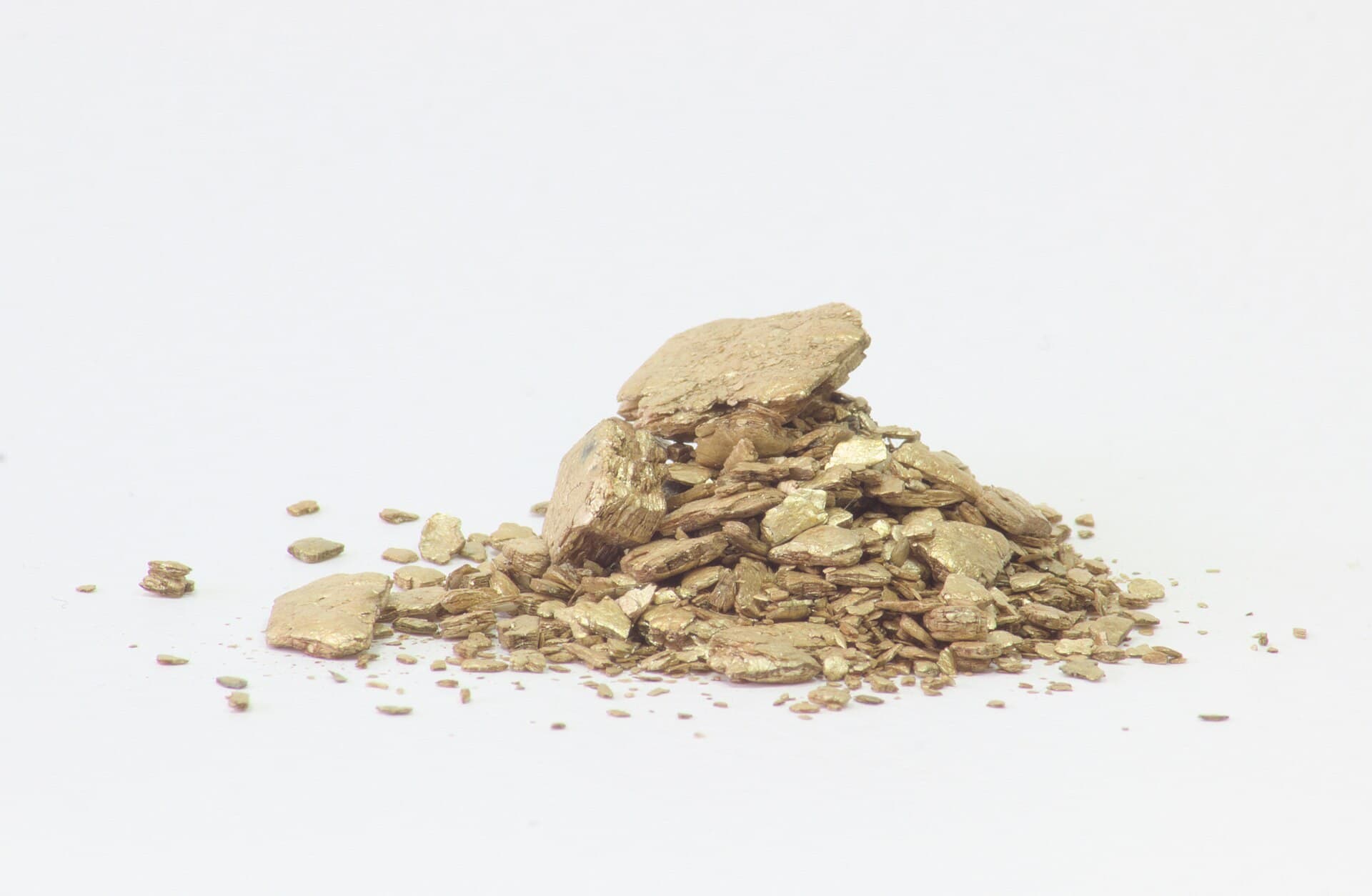 A small pile of vermiculite granules